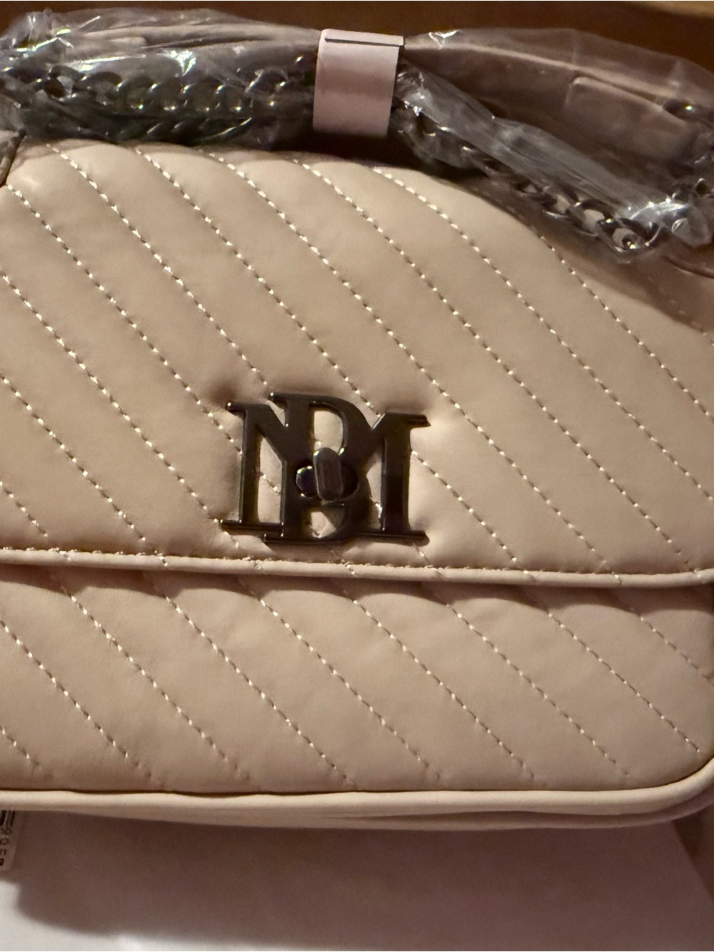 Title: NWT Badgley Mischka Cream Quilted Chain Strap Crossbody Bag